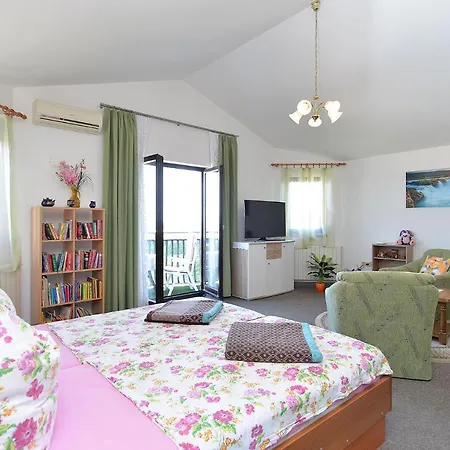 Anka 1223 Apartment Peroj