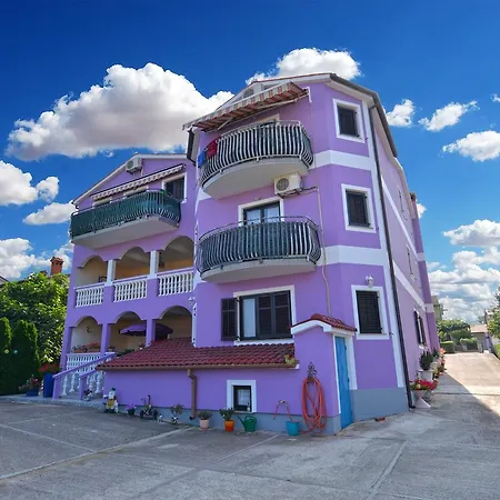 Anka 1223 Apartment Peroj